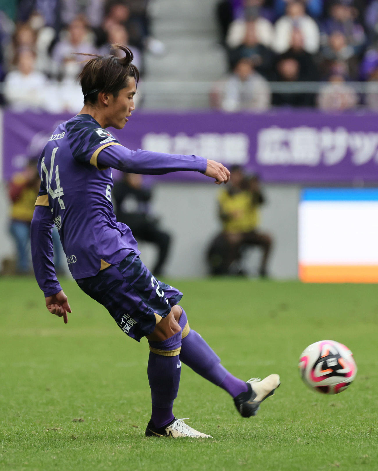 広島対札幌　後半、広島東のペナルティーキックは決まらず（撮影・加藤孝規）