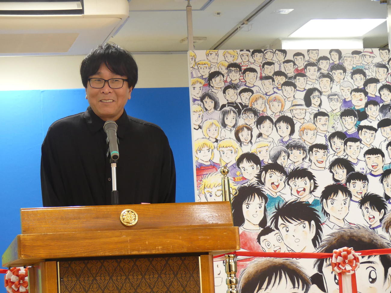 24年7月23日　「キャプテン翼原画展」のオープニングセレモニーであいさつする作者の高橋陽一氏（撮影・中山知子）