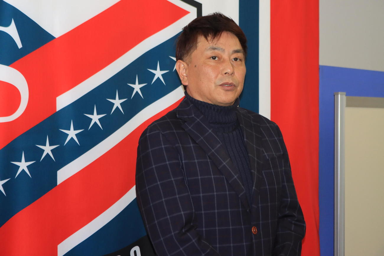 取材に対応する札幌三上代表取締役GM（撮影・保坂果那）