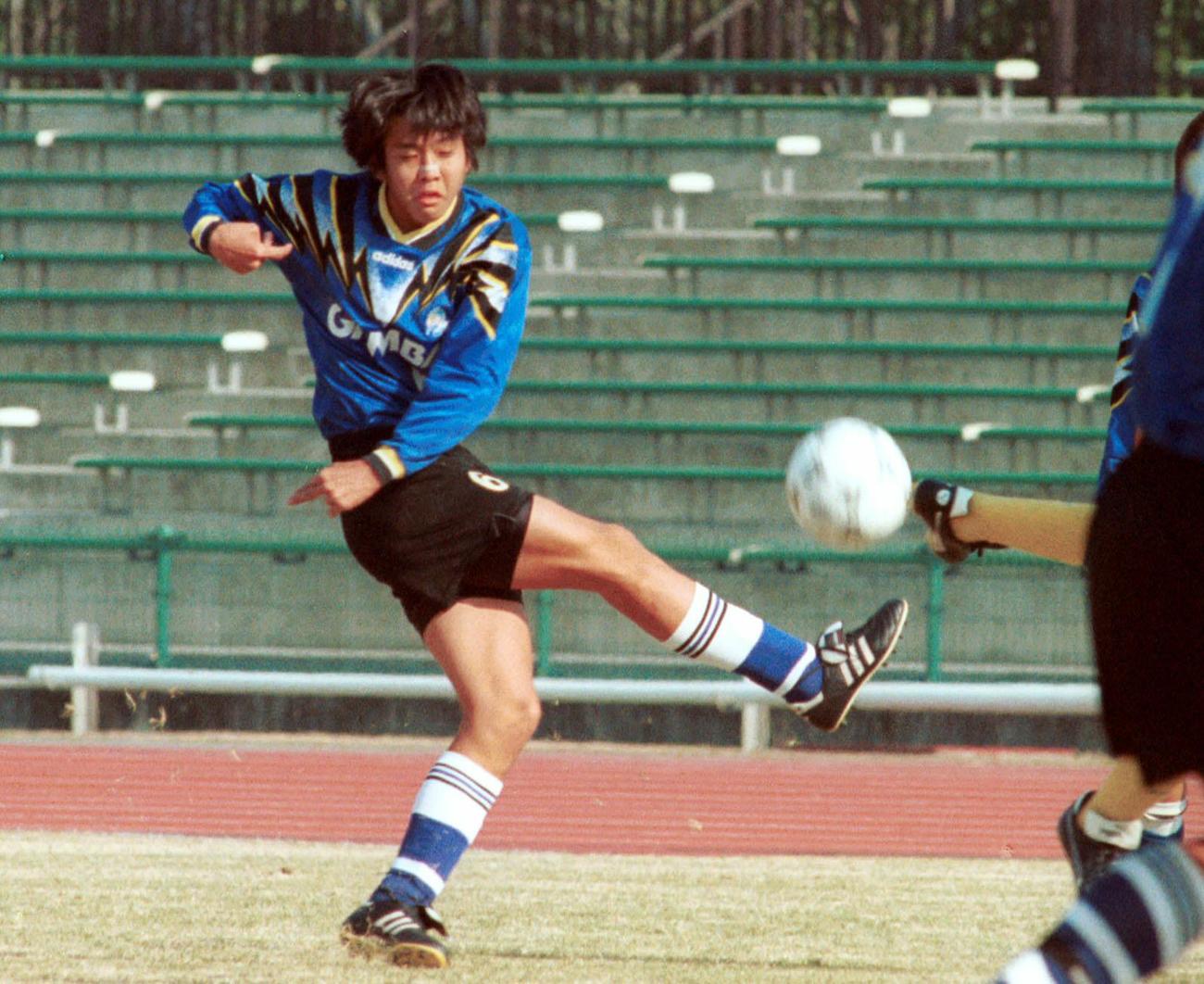 1996年12月、Jユースカップ決勝　G大阪対川崎　G大阪の稲本
