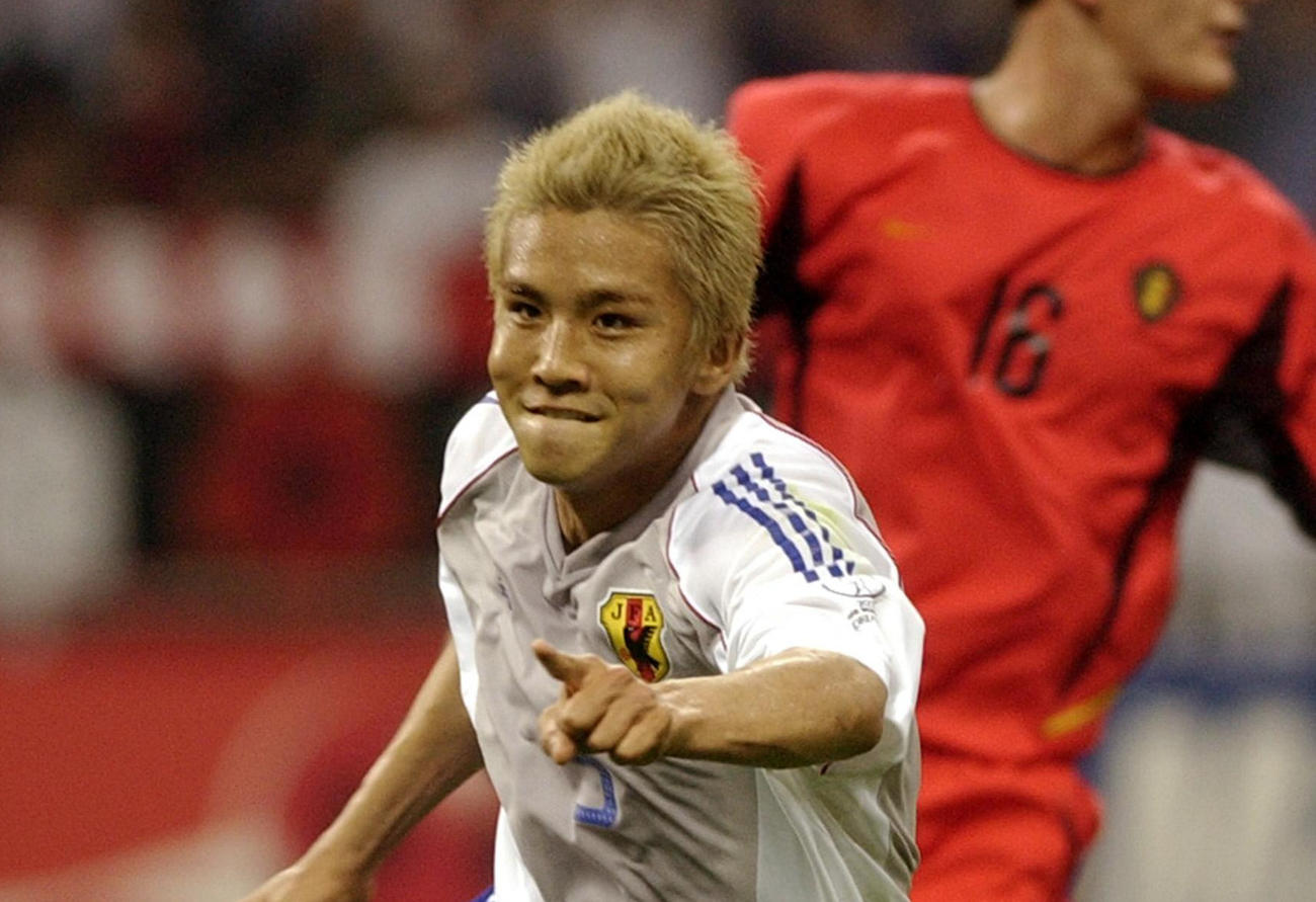 勝ち越しゴールを決めて喜ぶ稲本潤一（2002年6月撮影）