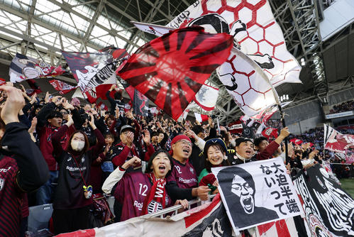 神戸対湘南　試合前、声援を送る神戸サポーター（撮影・前田充）