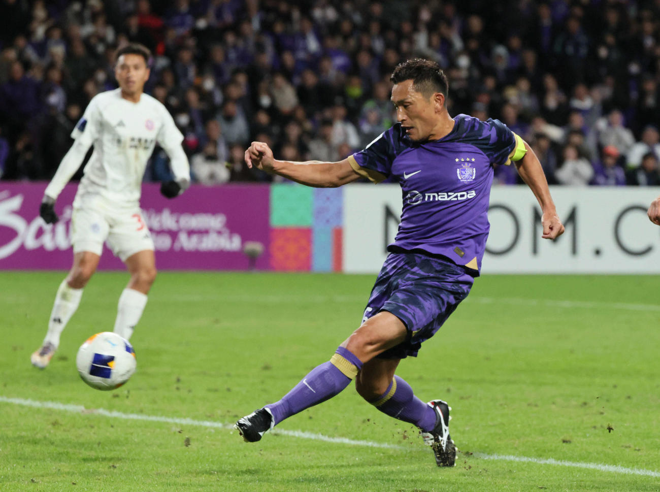 ACL2広島対東方　前半　同点弾を決める広島青山（撮影・加藤孝規）
