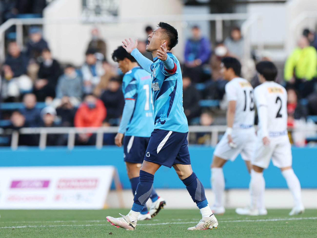 YS横浜対高知ユナイテッド　前半、フラストレーションをためるYS横浜萱沼（撮影・宮地輝）