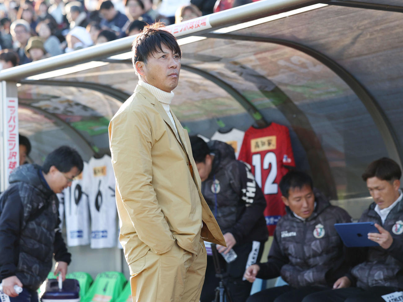 YS横浜対高知ユナイテッド　YS横浜戦に臨む高知ユナイテッド吉本監督（撮影・宮地輝）