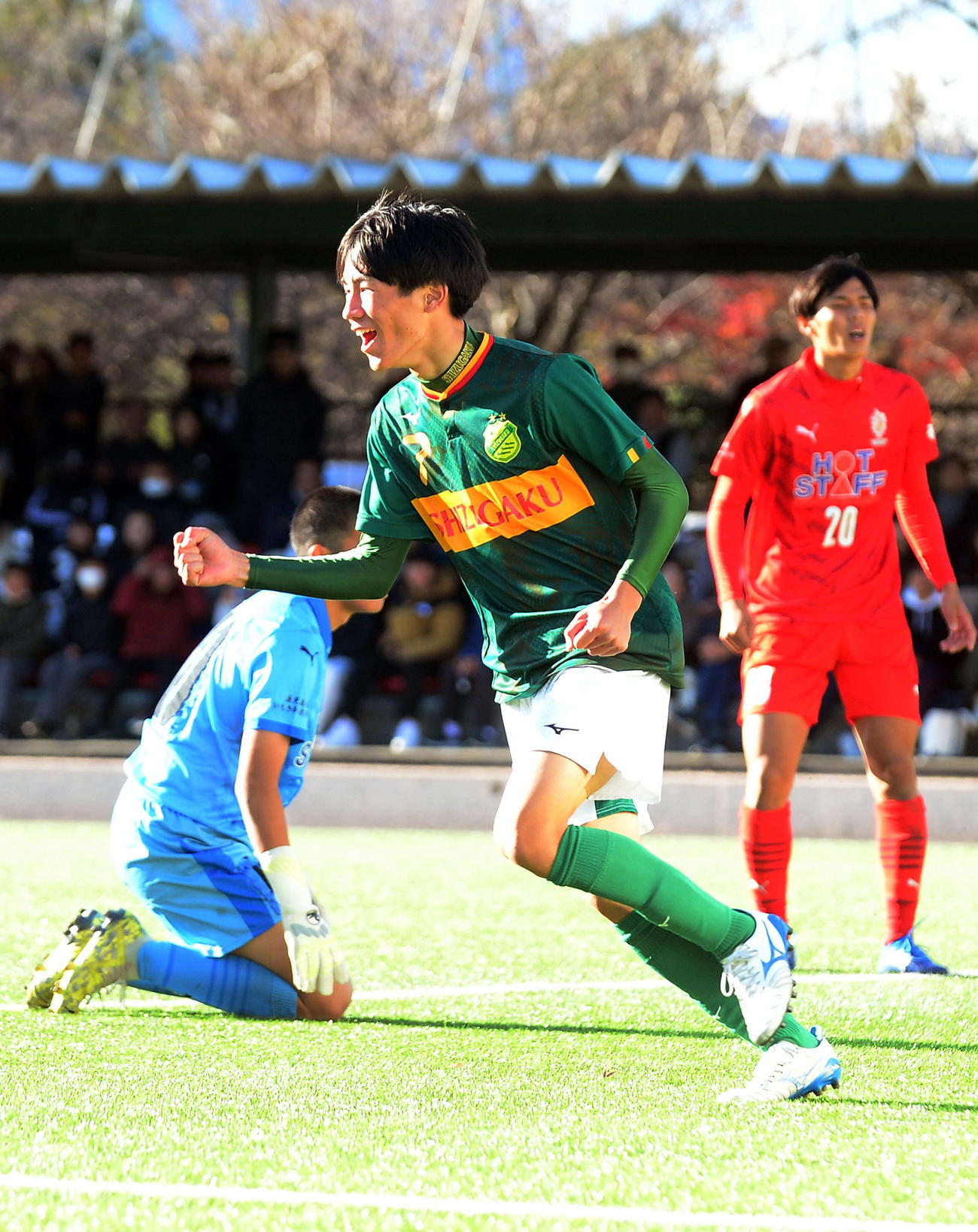 神村学園戦の後半6分、ゴールを決めガッツポーズの静岡学園・天野