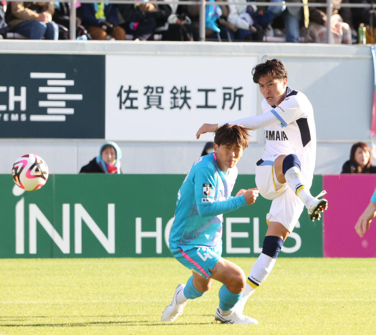 鳥栖対磐田　後半、懸命にゴールを狙う磐田伊藤（撮影・梅根麻紀）