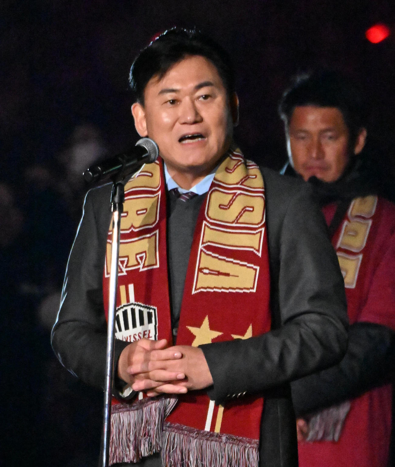 ファイナルセレモニーであいさつをする神戸三木谷浩史会長（撮影・石井愛子）