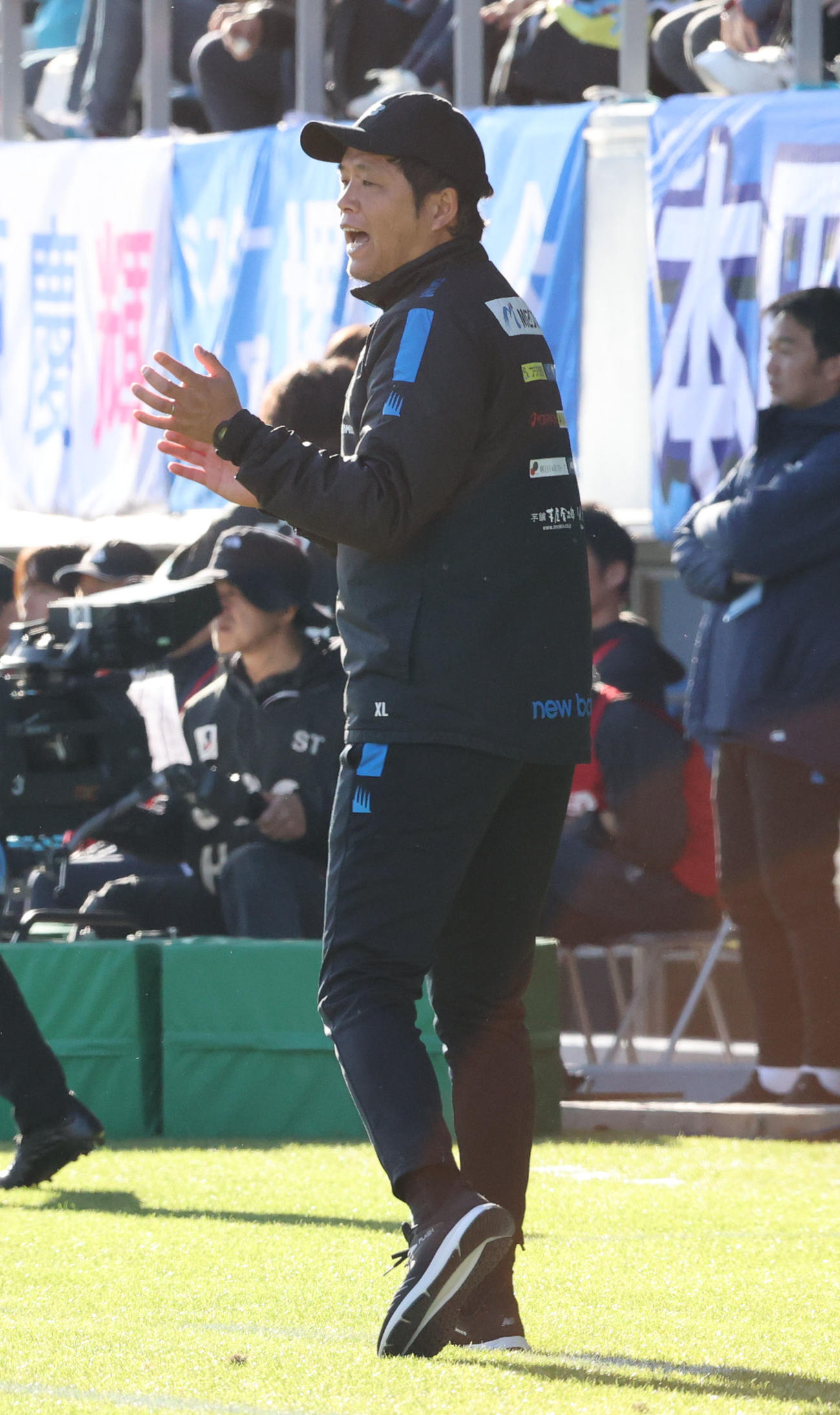 鳥栖対磐田　後半、選手に声をかける鳥栖木谷監督（撮影・梅根麻紀）