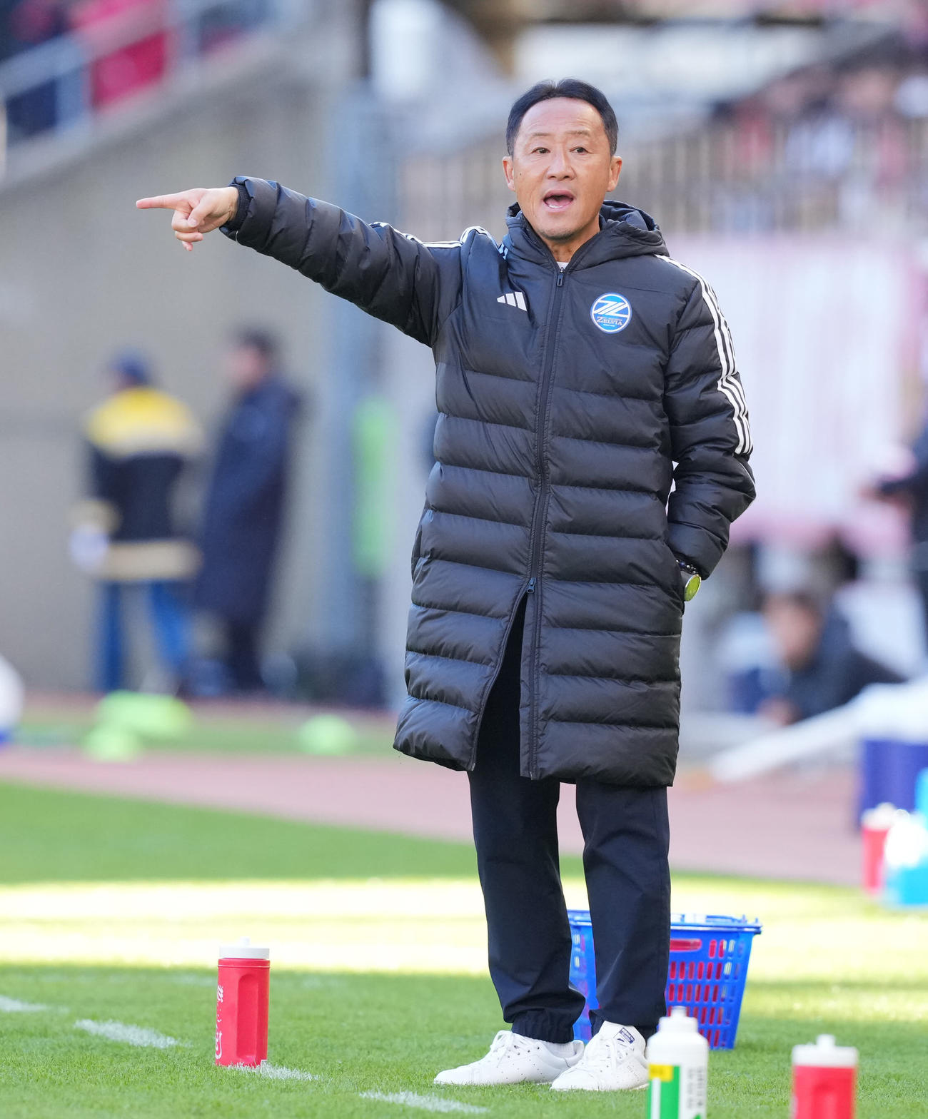 鹿島対町田　前半、先制を許し選手たちに切り替えを促す町田黒田監督（撮影・垰建太）
