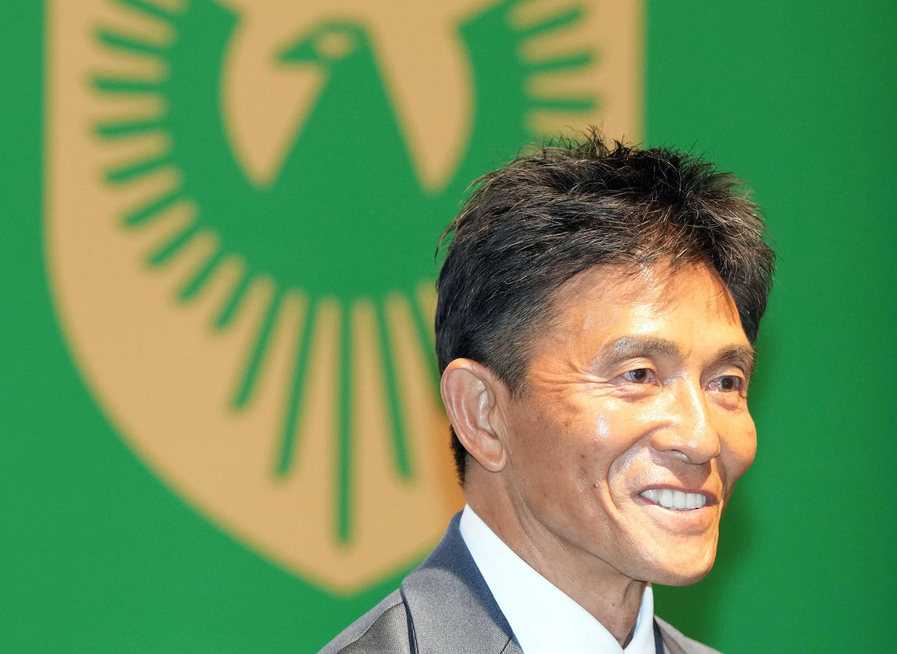 2024年を6位で終了し、総括会見で笑顔を見せる東京V城福監督（撮影・たえ見朱実）