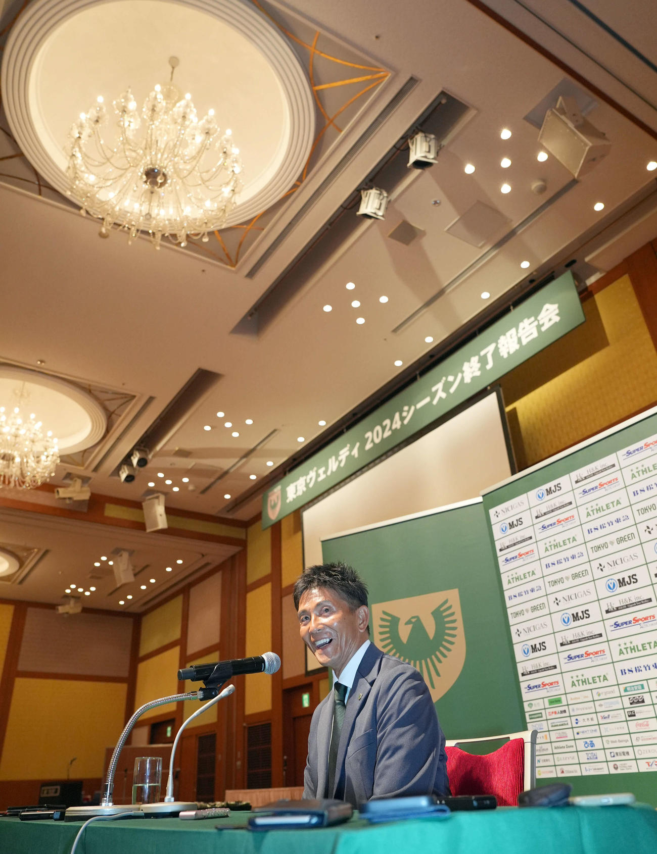 2024シーズン終了報告会を前に総括会見を行った東京V城福監督（撮影・たえ見朱実）