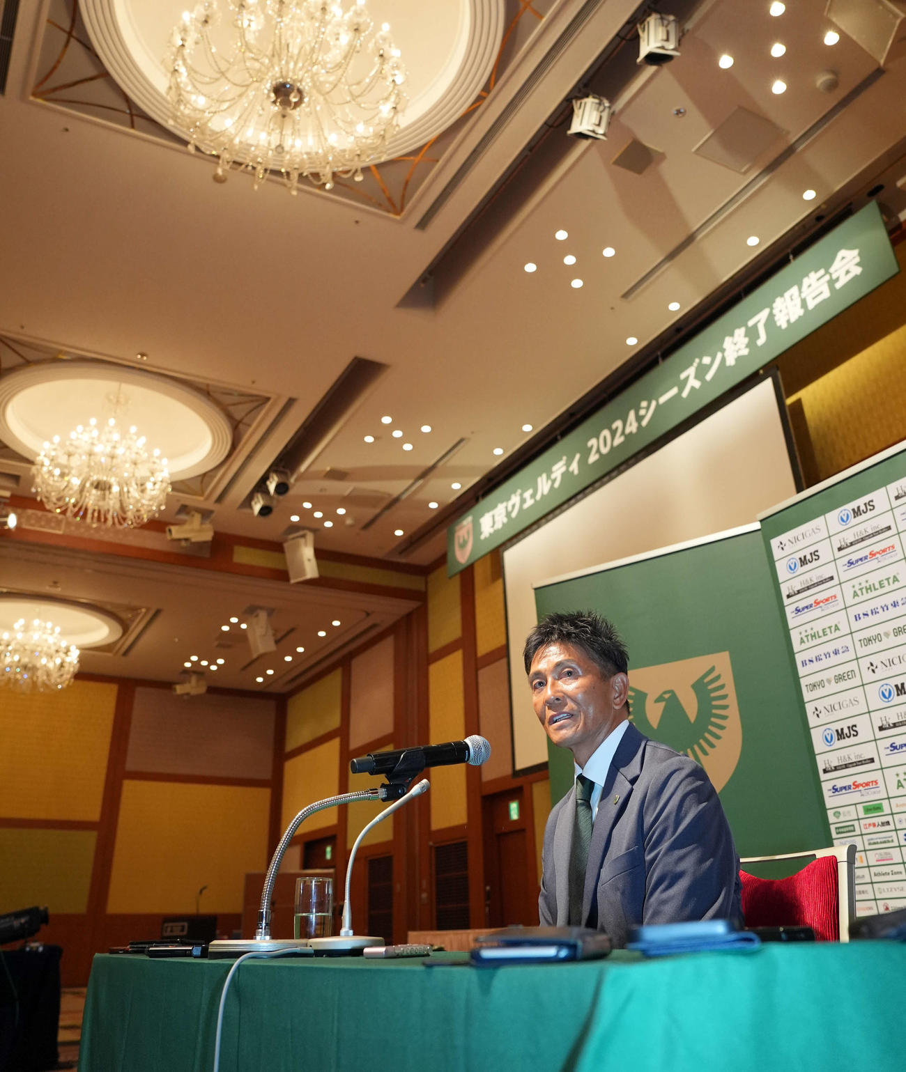 2024シーズン終了報告会を前に会見を行った東京V城福監督（撮影・たえ見朱実）