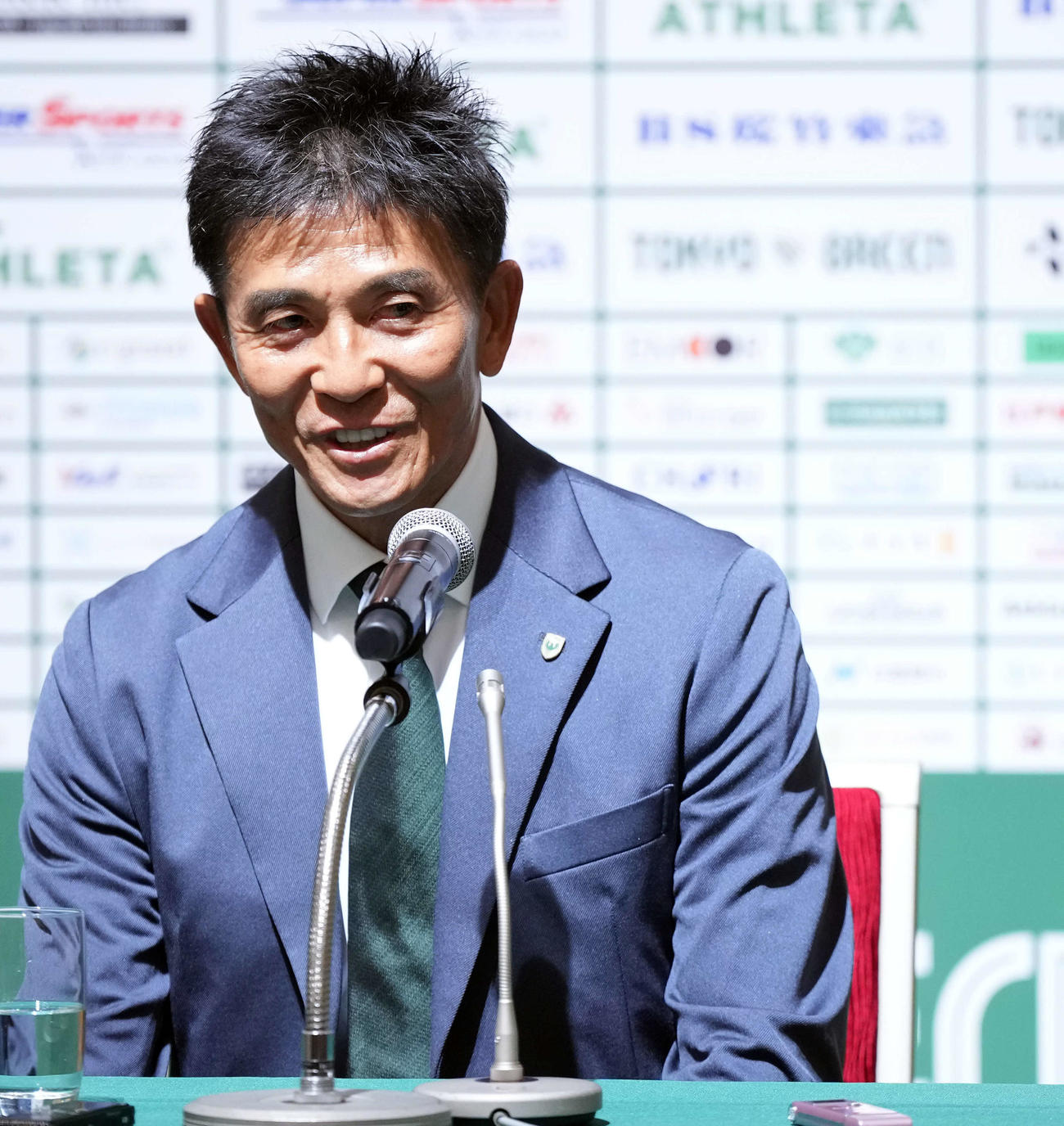 2024年シーズンを6位で終了し、総括の会見を行った東京V城福監督撮影・たえ見朱実）