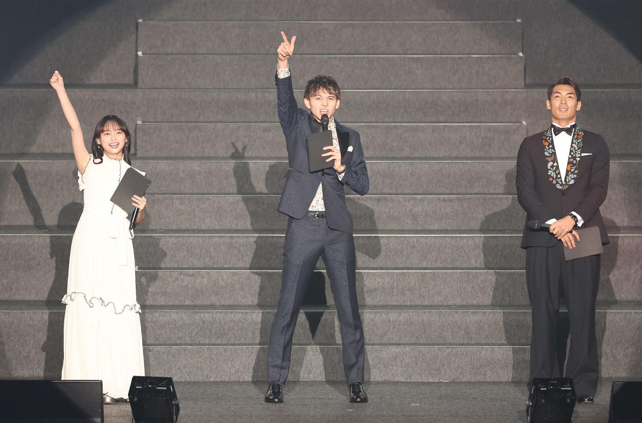 司会を務める影山優佳（左）、ハリー杉山（中央）、槙野氏（撮影・宮地輝）