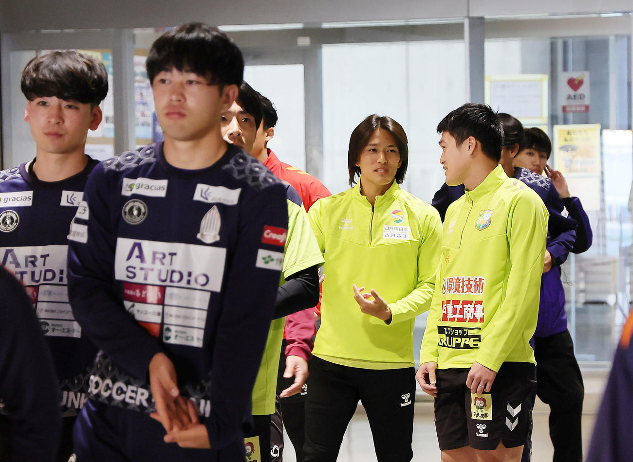 トライアウトに臨む高木（右から2人目）ら（撮影・足立雅史）