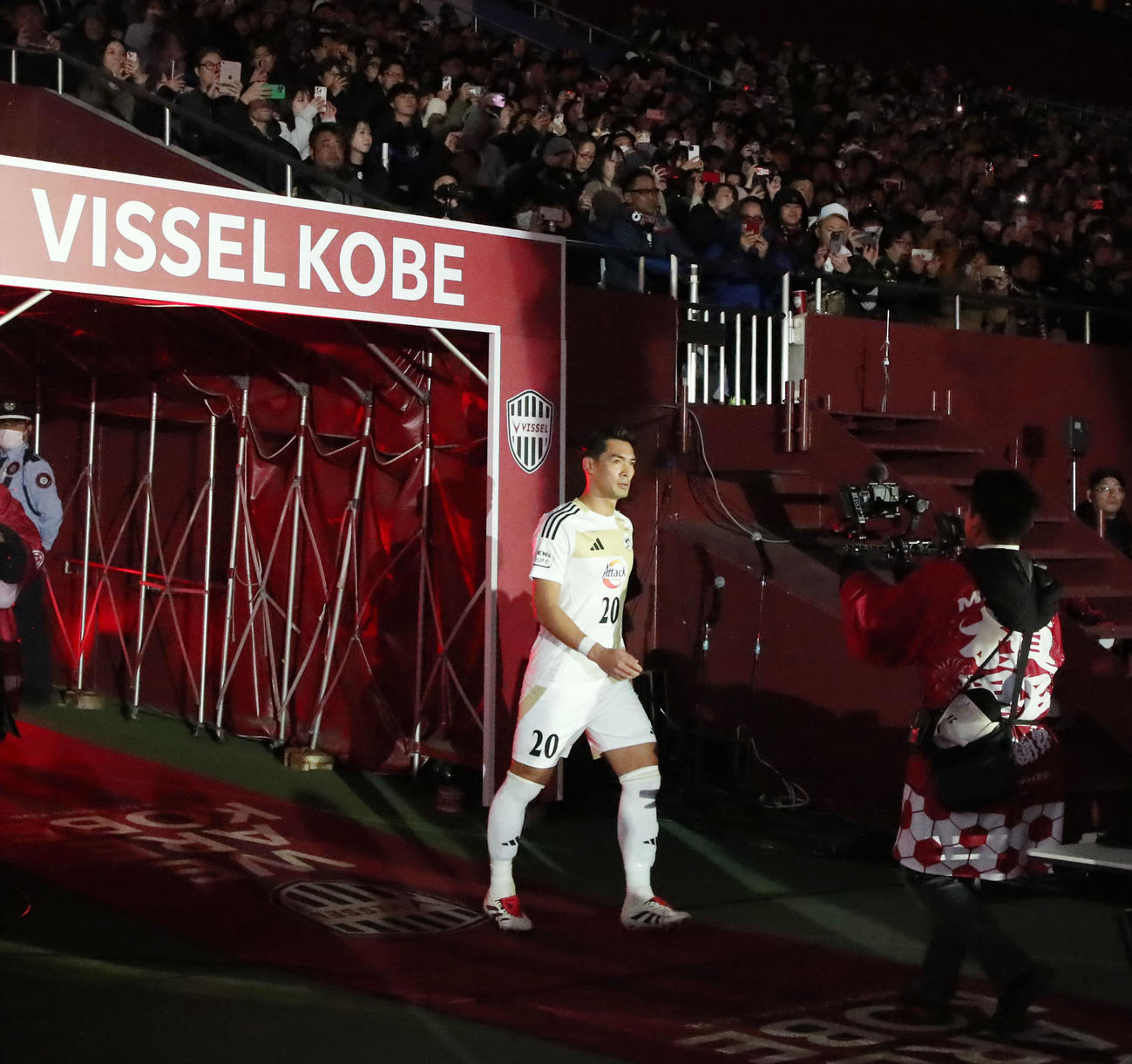 MAKINO JAPAN対KOBE STARS　入場する槙野（撮影・加藤哉）