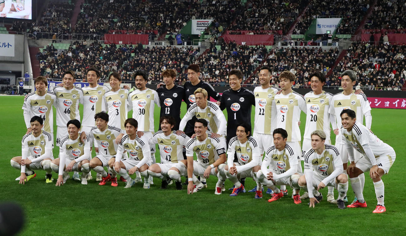 MAKINO JAPAN対KOBE STARS MAKINO JAPANの集合写真（撮影・加藤哉）