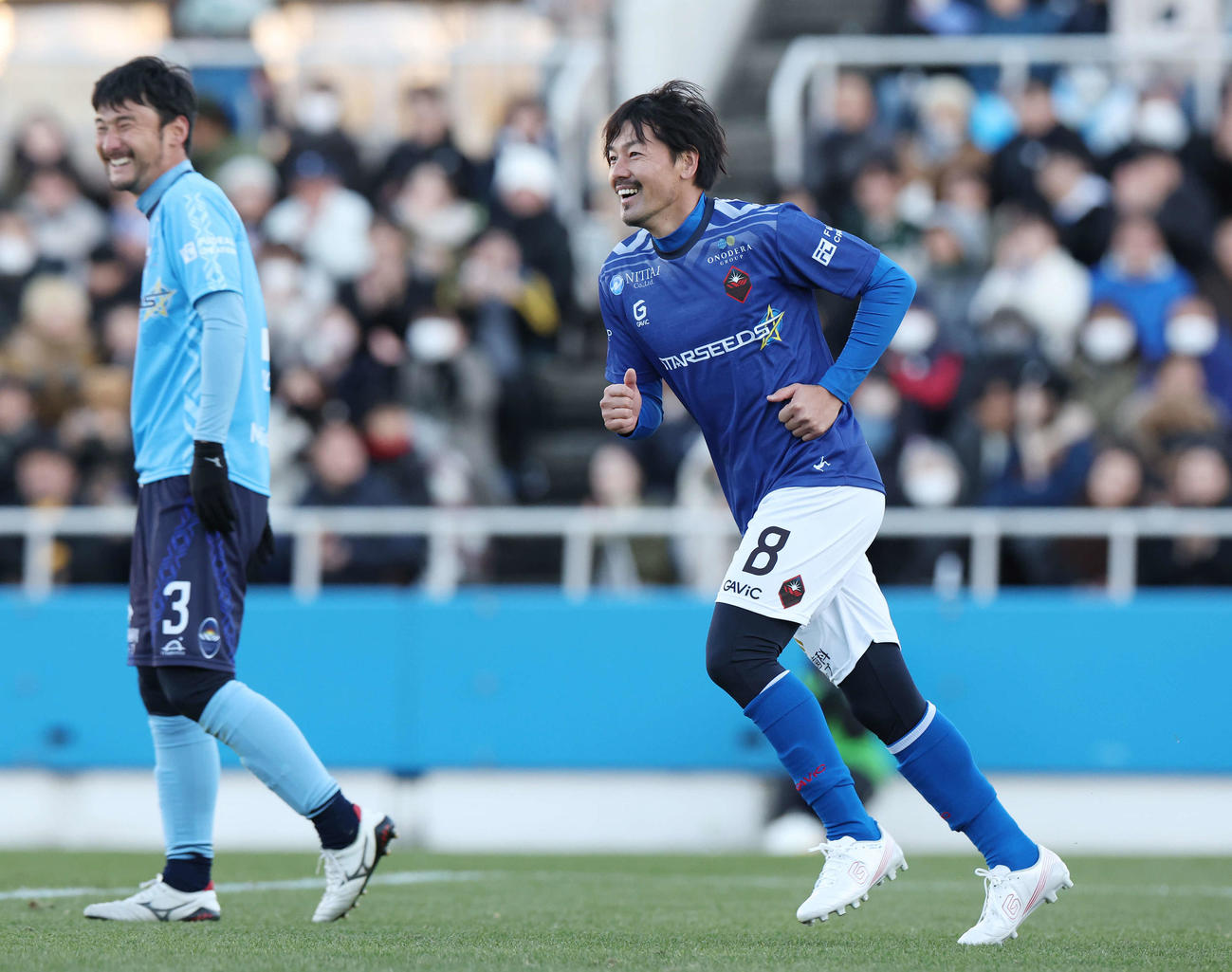 松井大輔引退試合　MATSUI FRIENDS対JAPAN DREAMS　後半、自身5点目のゴールを決め笑顔の松井大輔（撮影・宮地輝）