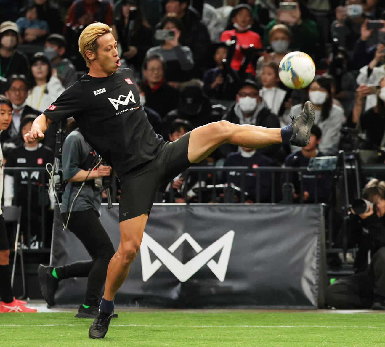 4V4JAPAN CUP 2024×4JAPAN CUP 2024　子どもとの試合に登場した本田（撮影・野上伸悟）