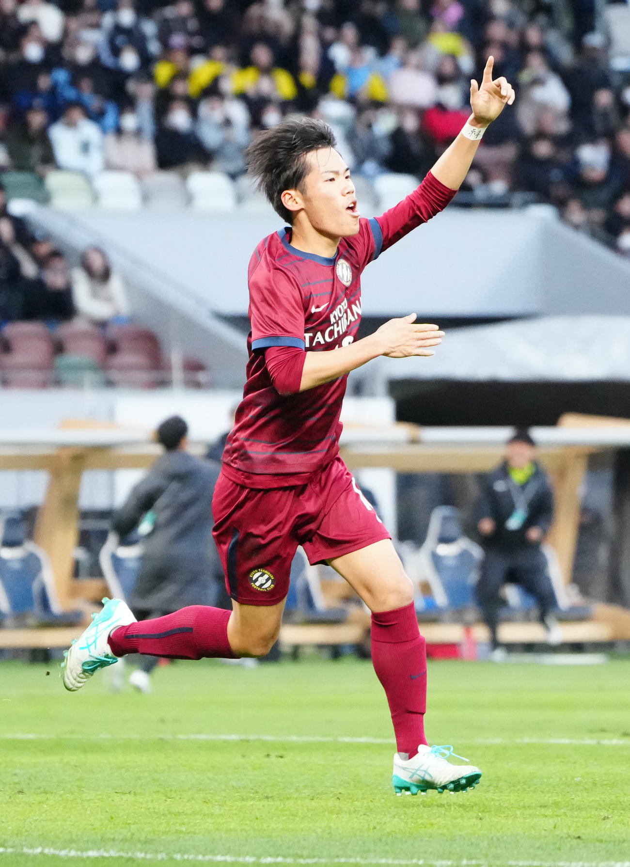 帝京対京都橘戦　後半、ヘディングでゴールを決めた京都橘・桐原（撮影・江口和貴）