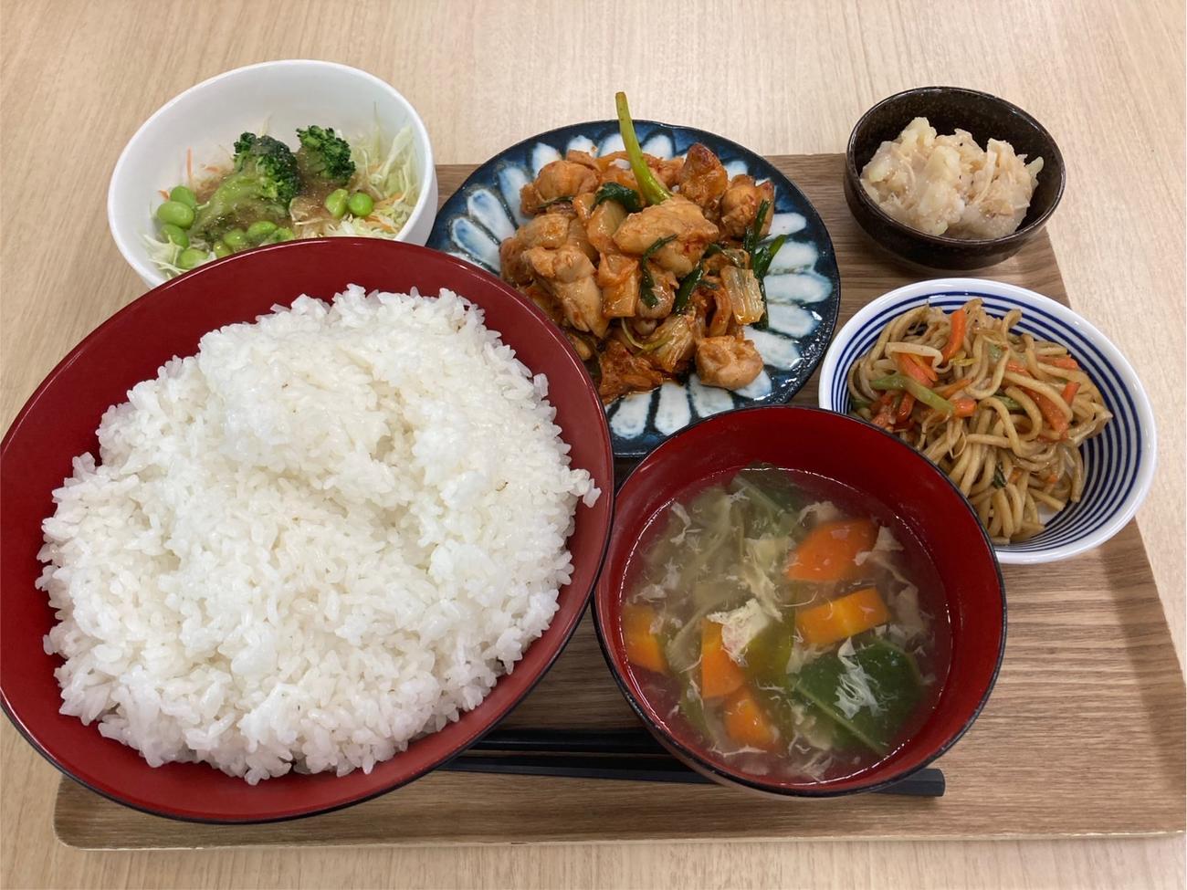 CLUBHOUSEが東福岡の寮に提供する食事