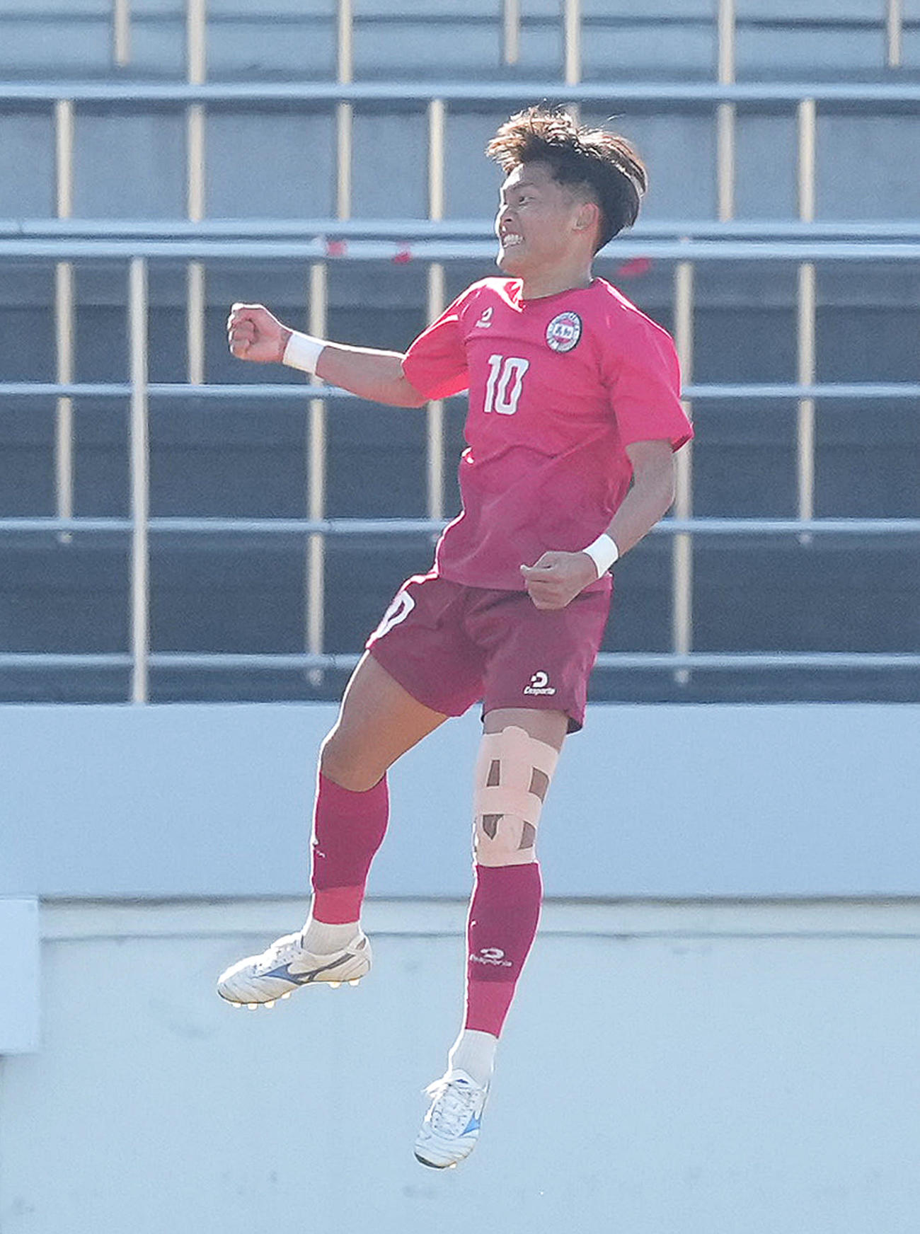 専大北上対高知　後半、追加点を決め喜ぶ高知・門田（撮影・足立雅史）