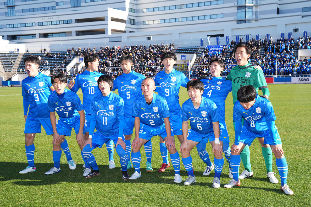 東北学院対奈良育英　試合前、気合いを入れる東北学院の選手たち（撮影・垰建太）