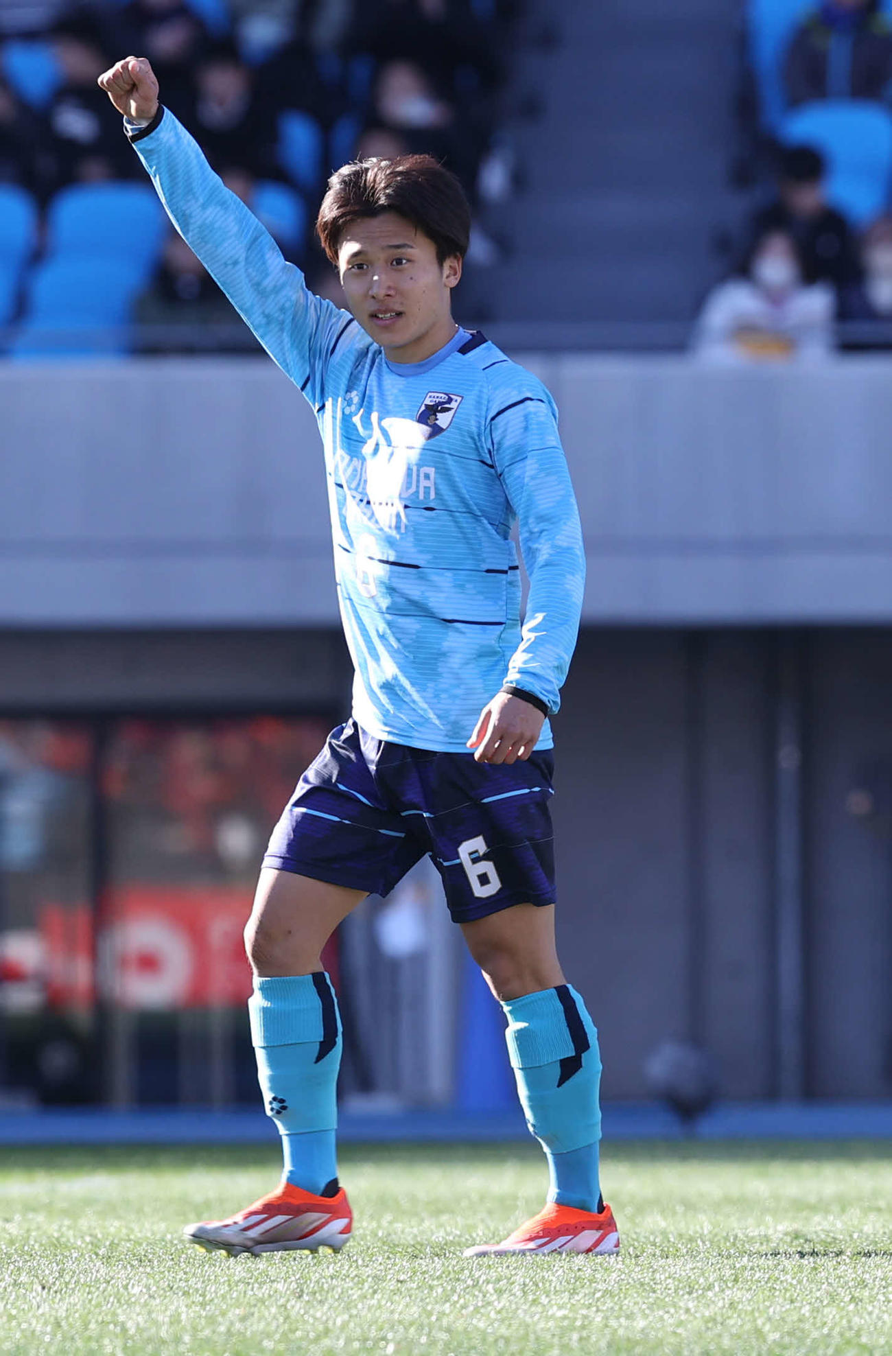 全国高校サッカー選手権　鹿児島城西対金沢学院大附PK戦、PKを決めガッツポーズする金沢学院大附・嶺野（撮影・水谷安孝）
