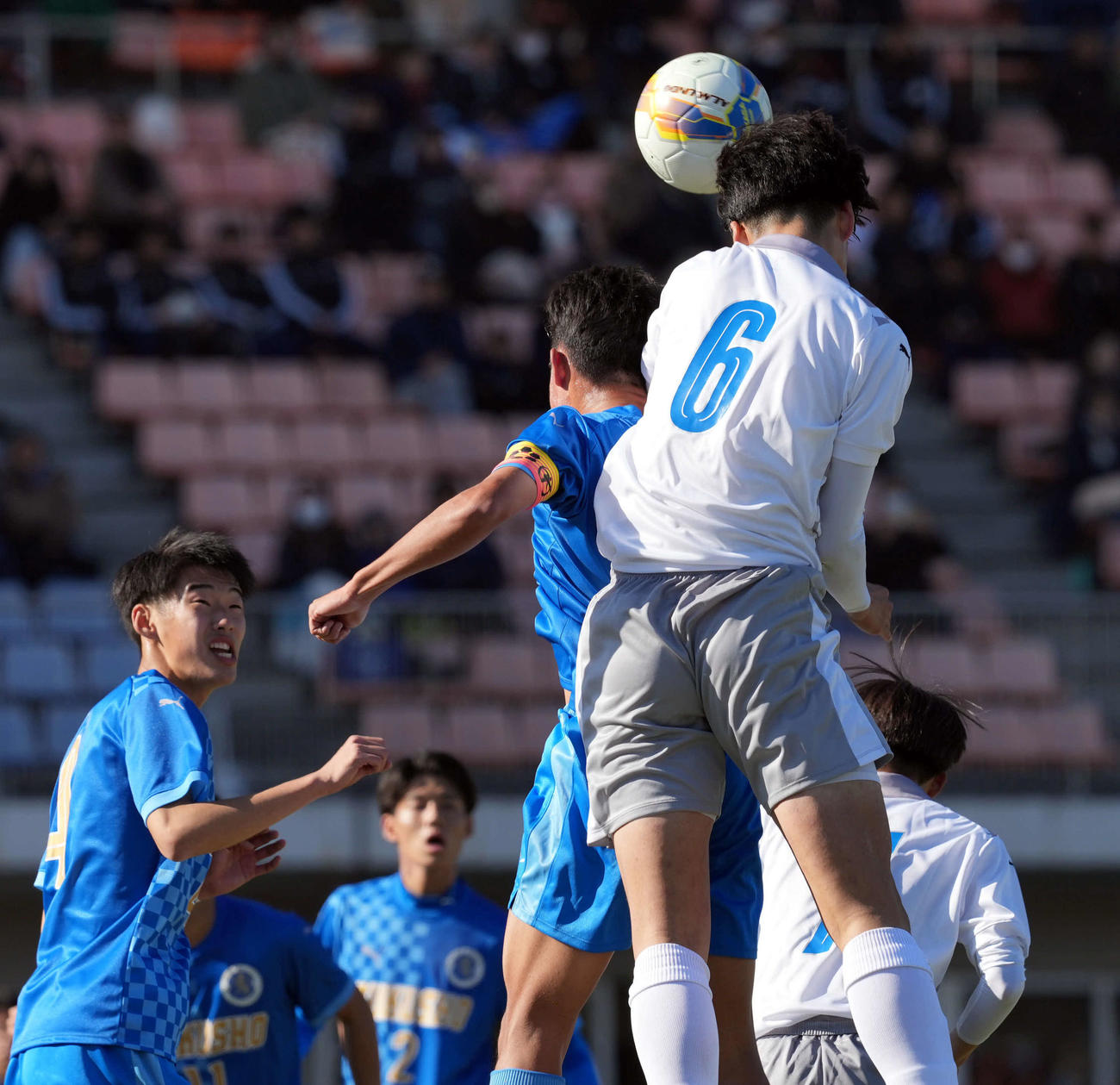 大津対福井商業　前半、先制ゴールを決める大津・兼松（撮影・たえ見朱実）