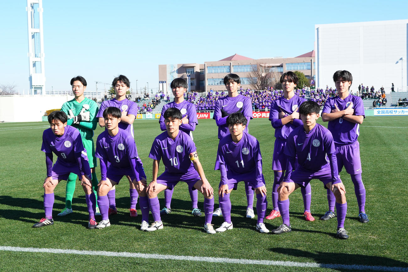 龍谷富山対那覇西　試合前、記念写真に納まる龍谷富山の選手たち（撮影・菅敏）