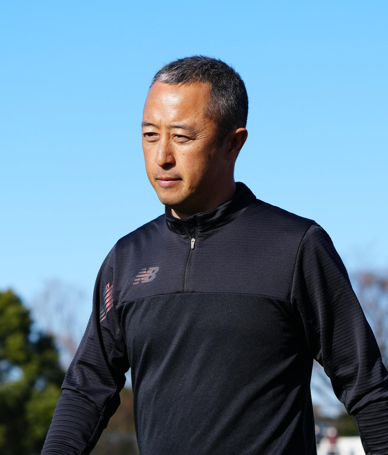 明秀学園日立対近大和歌山　試合後、引き揚げる近大和歌山の藪監督（撮影・江口和貴）