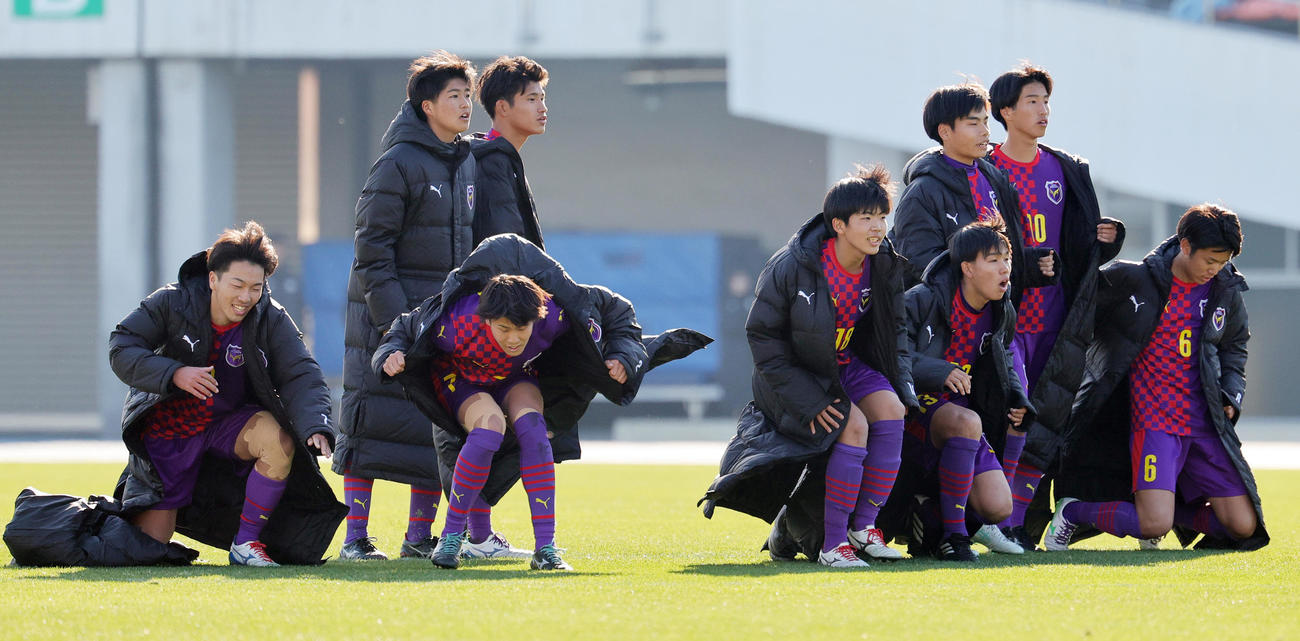 前橋育英対愛工大名電　PK戦で決めれば勝利の5人目が外しがっくりの愛工大名電イレブン（撮影・野上伸悟）