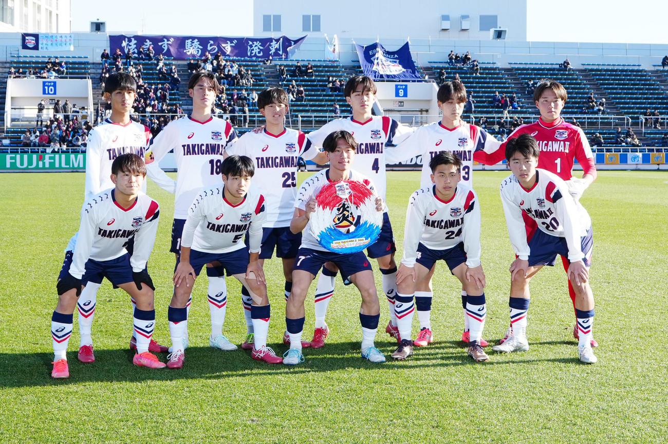 東北学院対滝川二　試合前、集合写真に納まる滝川二の選手たち（撮影・江口和貴）