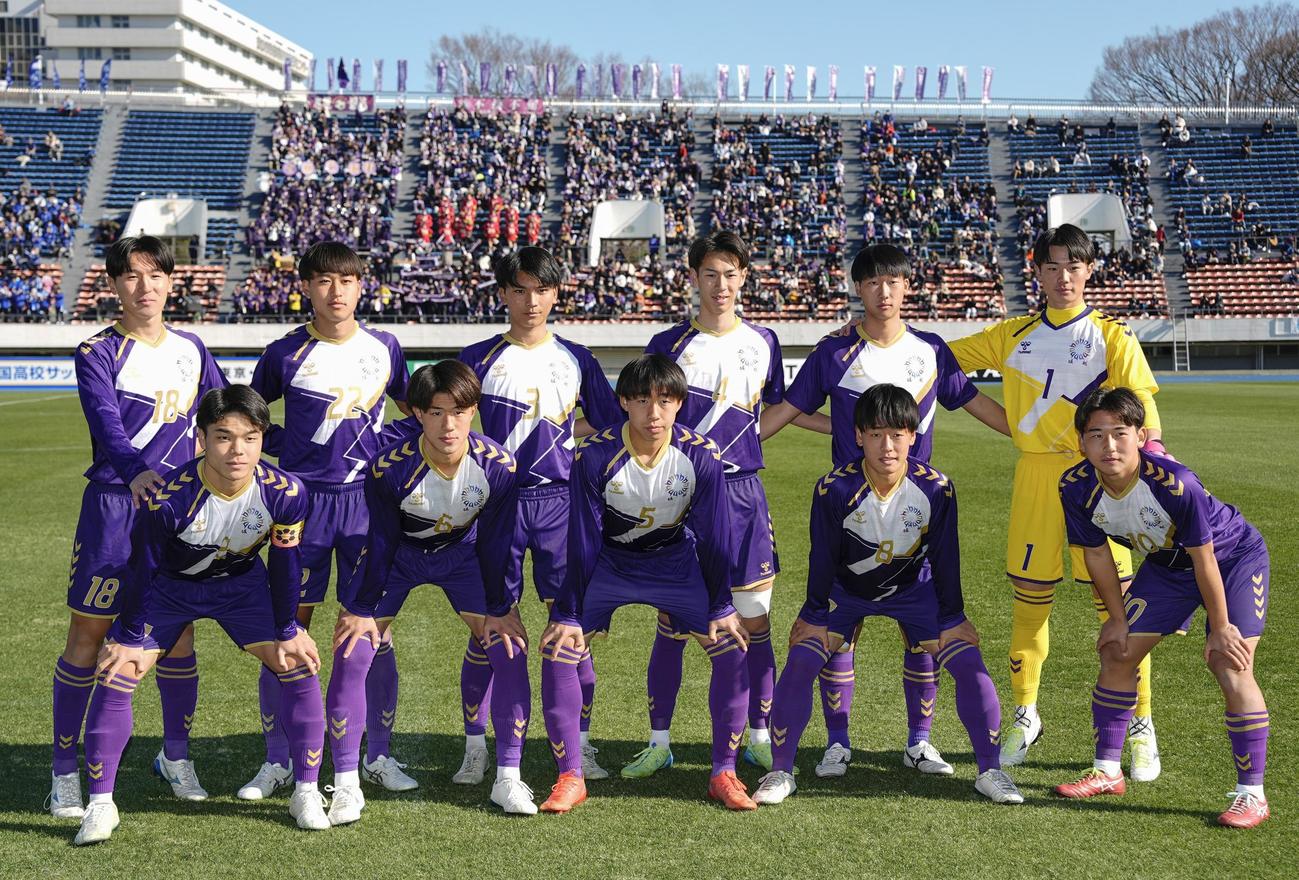 松山北戦に臨む堀越イレブン（共同）