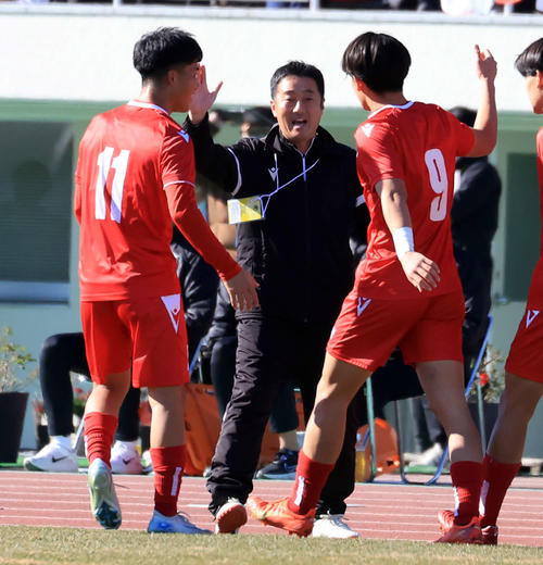 高校サッカー】東福岡、沖縄出身・伊波の先制点を守り切り8強進出 16