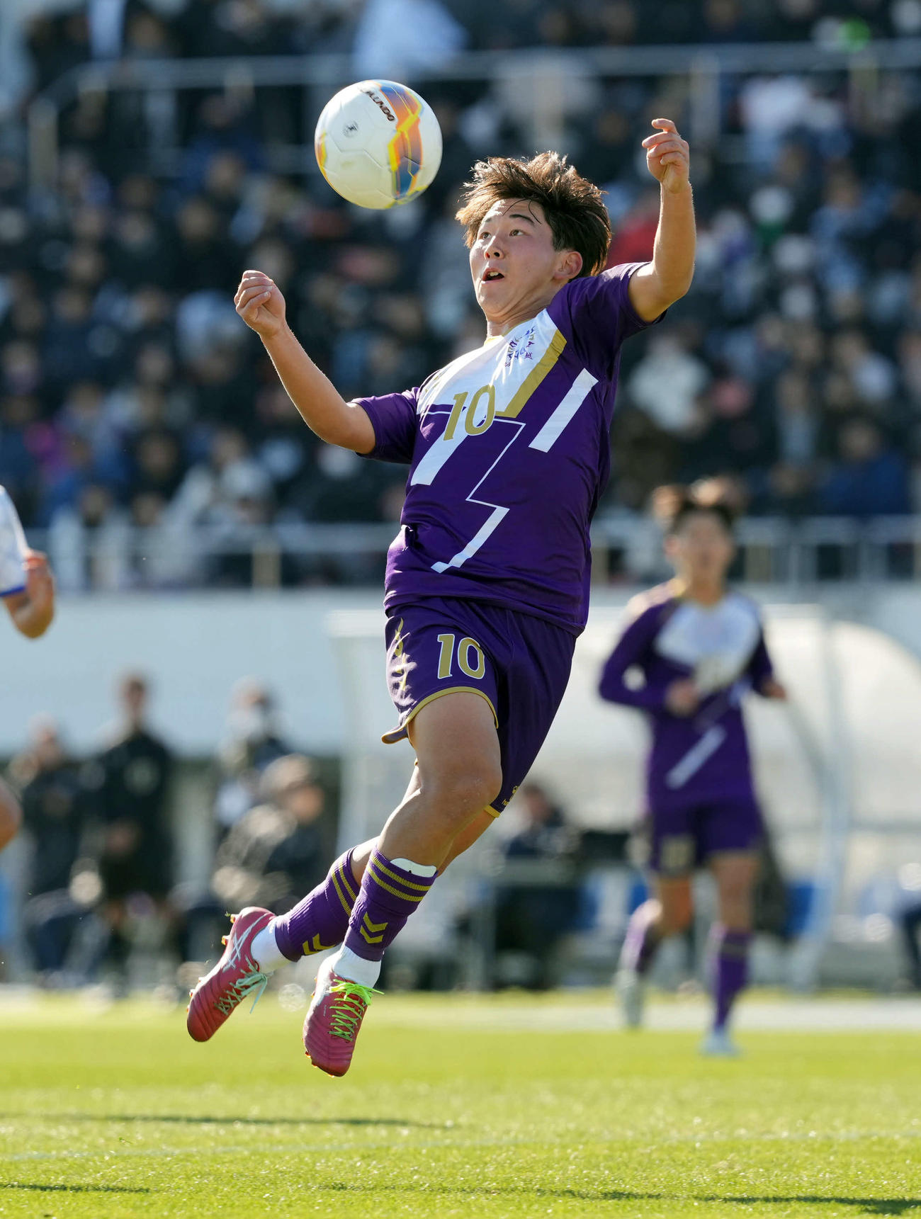 松山北対堀越　前半、ゴール前でパスを受ける堀越・三鴨（撮影・たえ見朱実）