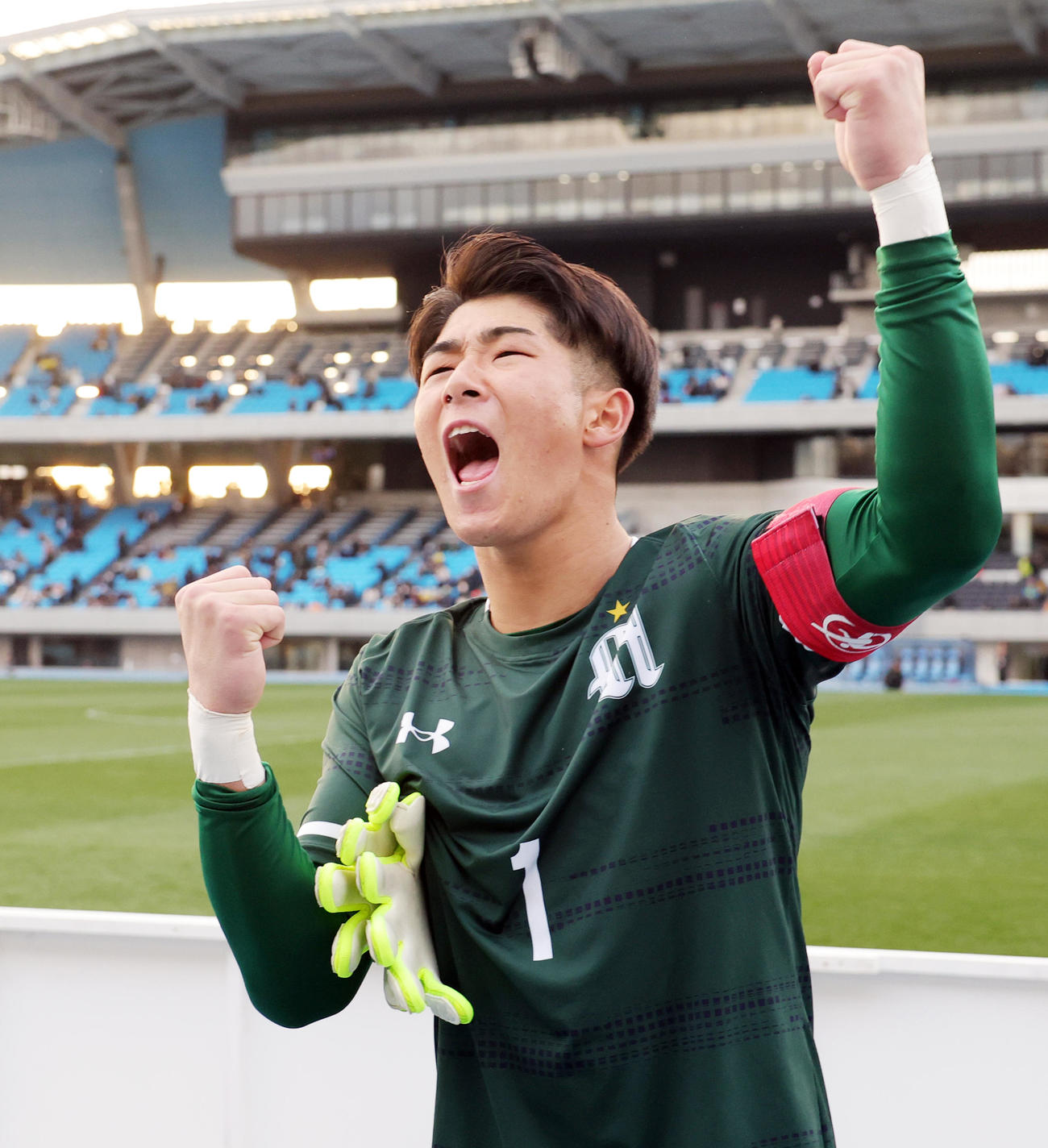 明秀学園日立対帝京　PK戦の末勝利しほえる明秀学園日立GK重松（撮影・野上伸悟）