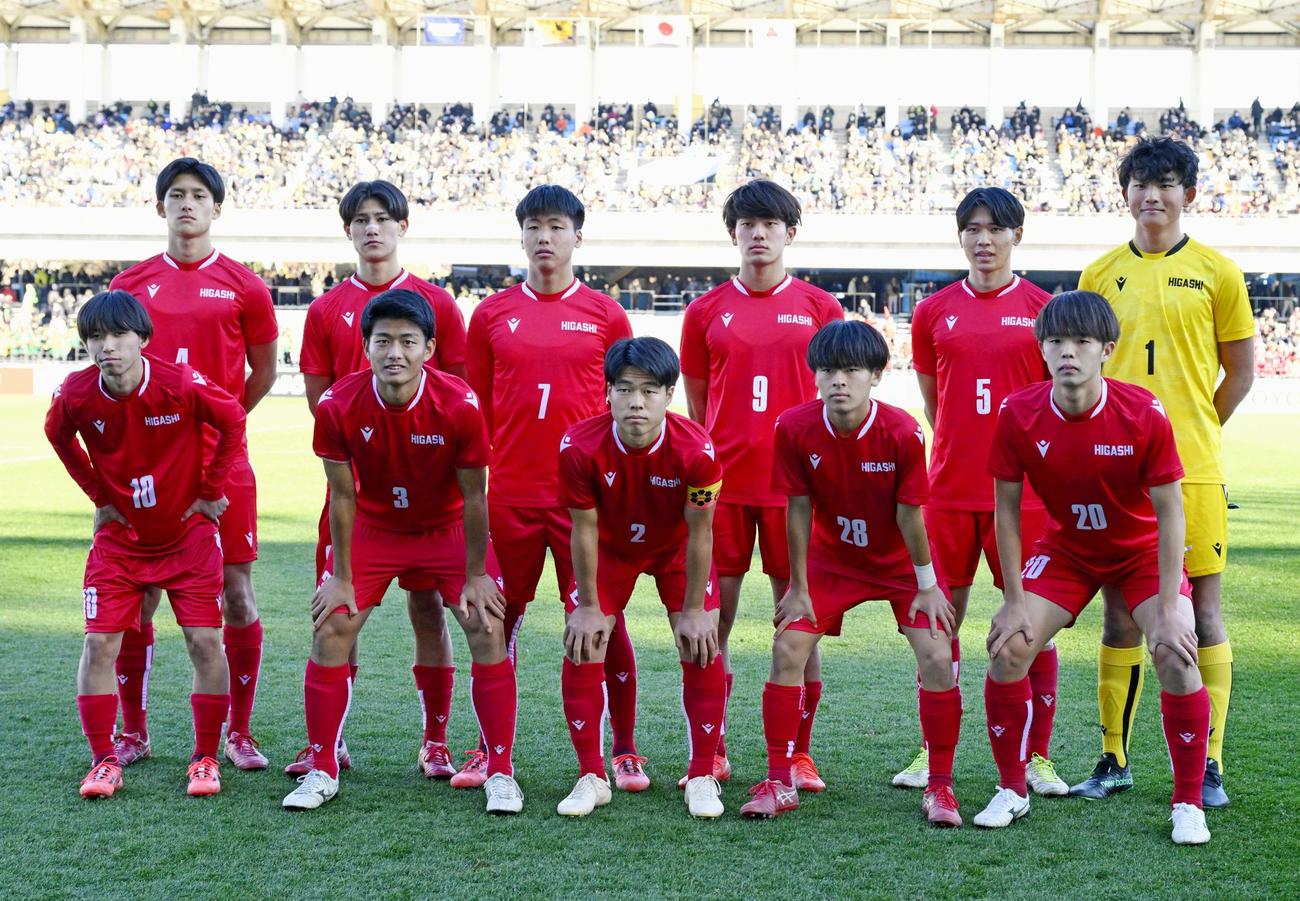 静岡学園戦に臨む東福岡イレブン（共同）