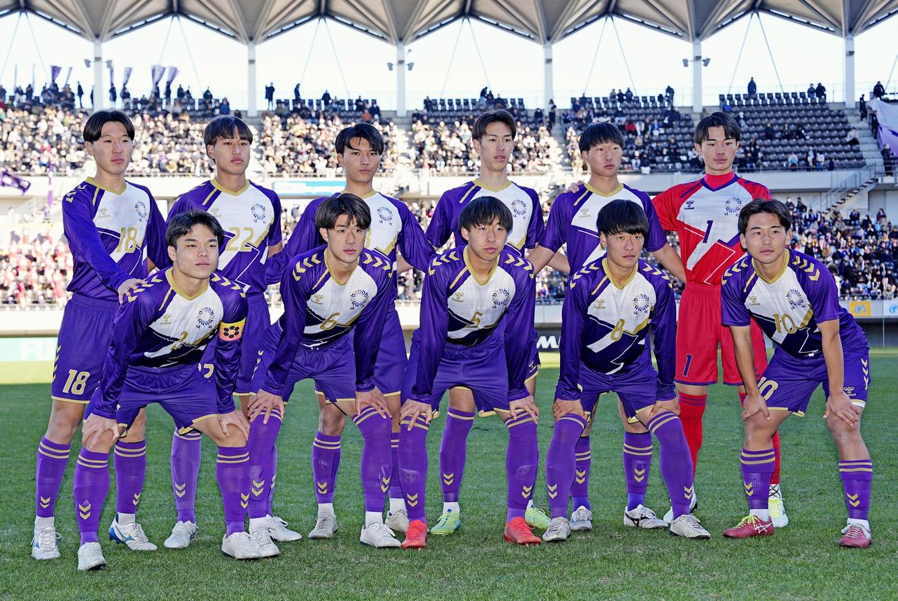 前橋育英戦に臨む堀越イレブン（共同）