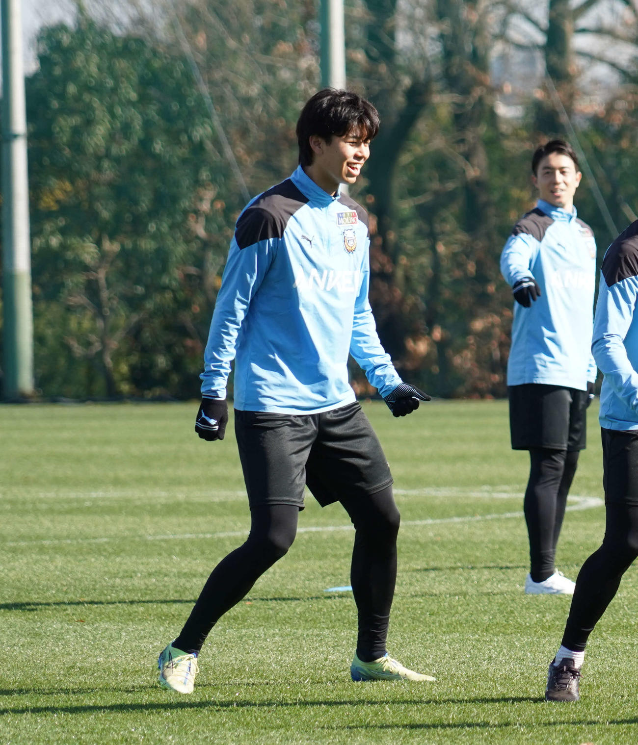 新シーズンに向けて始動した川崎フロンターレの高井幸大（撮影・佐藤成）