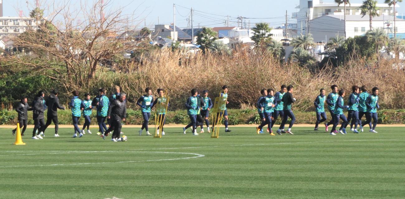 新シーズンに向けて始動した湘南ベルマーレ（撮影・佐藤成）