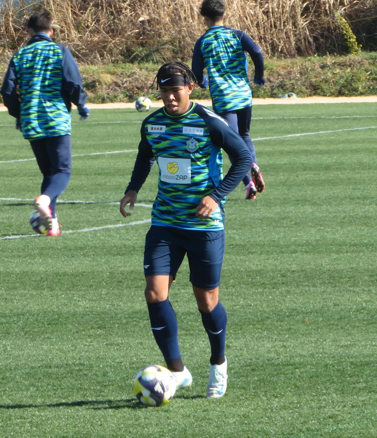 新シーズンに向けて始動した湘南ベルマーレDF畑大雅（撮影・佐藤成）