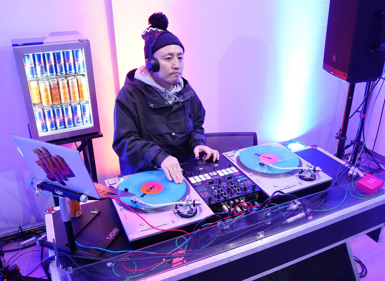 RB大宮キックオフイベント会場を盛り上げるDJ（撮影・江口和貴）