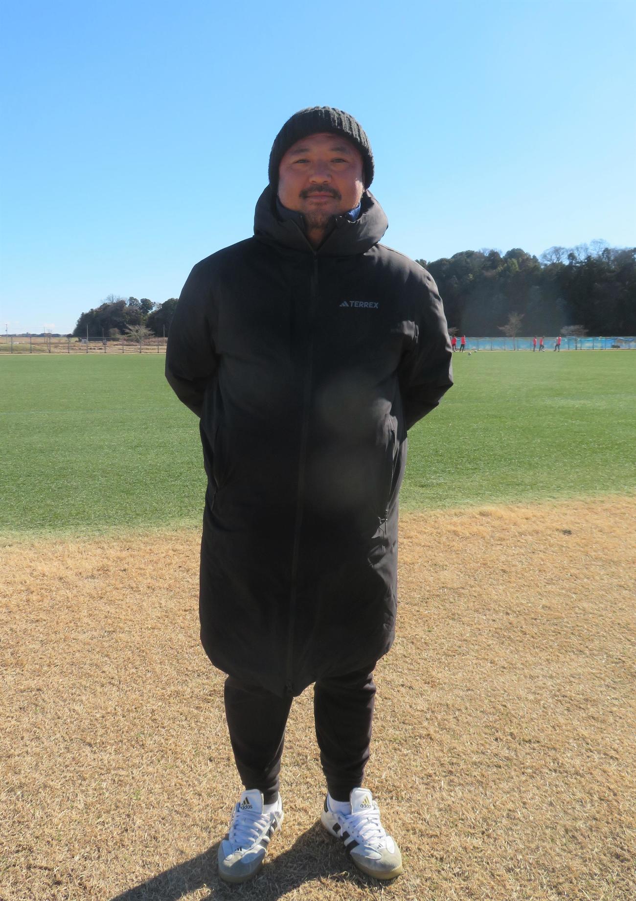 全国高校サッカー選手権準決勝の東海大相模戦に向けて調整した流通経大柏の榎本雅大監督（撮影・佐藤成）