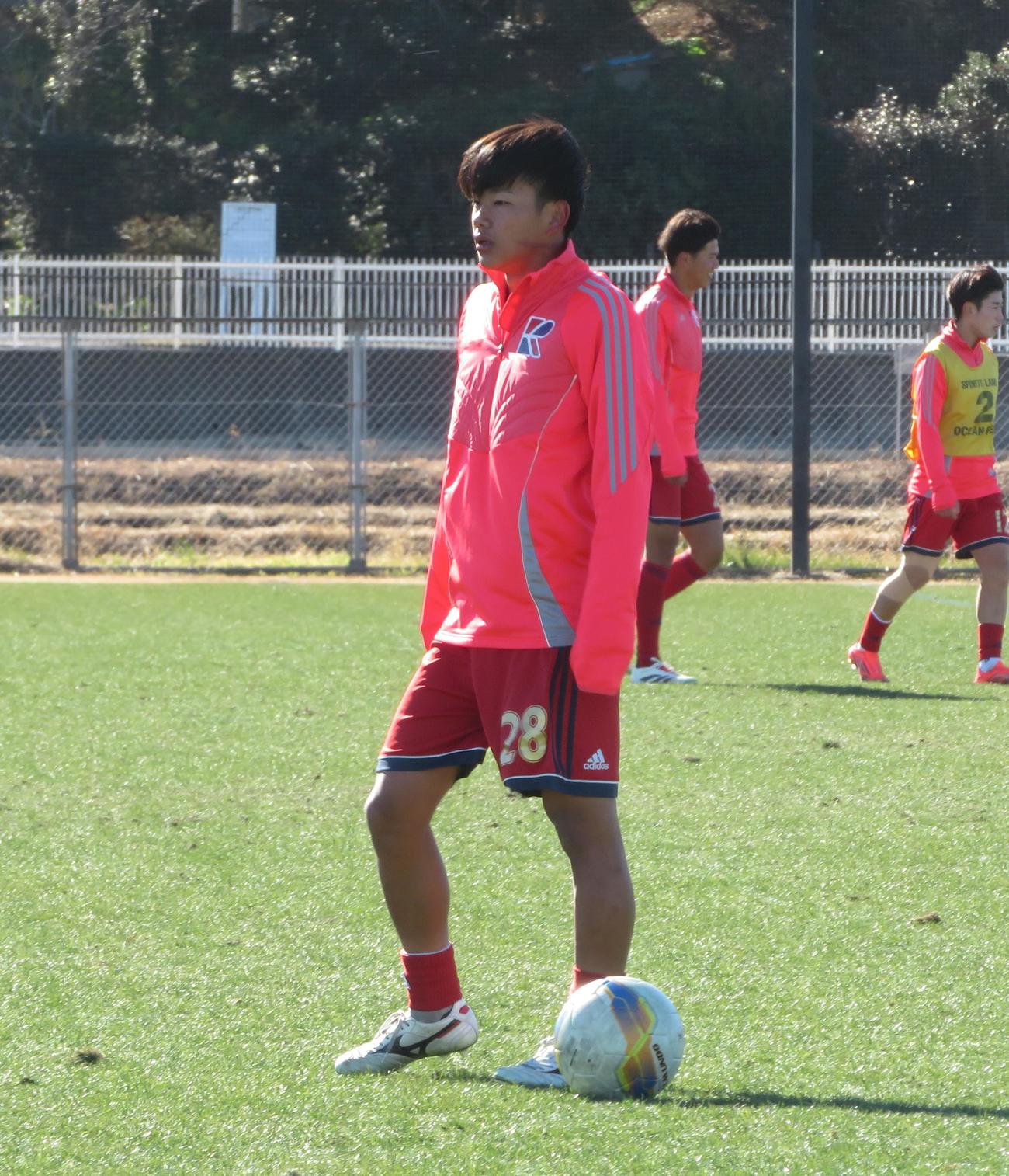 全国高校サッカー選手権準決勝の東海大相模戦に向けて調整した流通経大柏の亀田歩夢（撮影・佐藤成）