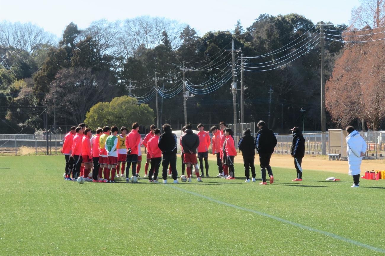 全国高校サッカー選手権準決勝の東海大相模戦に向けて調整した流通経大柏（撮影・佐藤成）