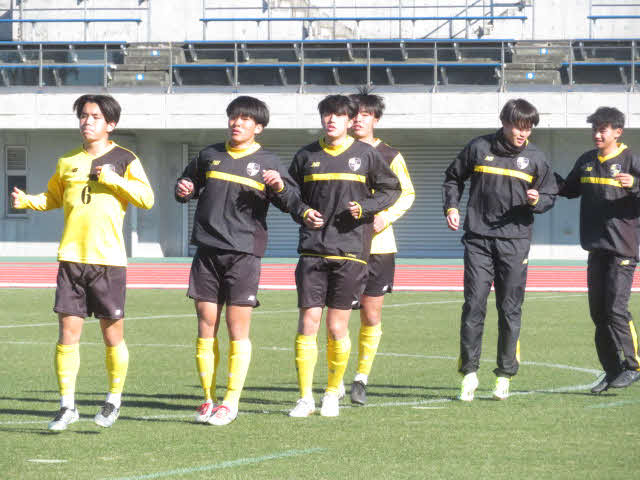 万全の状態を整えた東海大相模の長井隆之介主将（左端）らメンバー