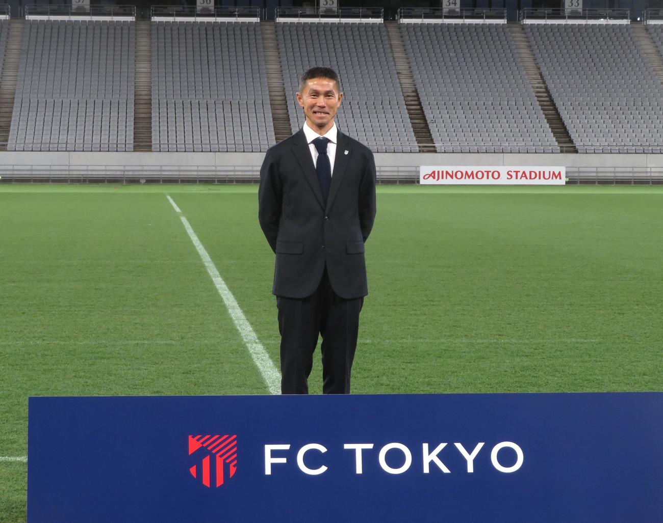 FC東京の新体制発表会見に出席した松橋力蔵監督（撮影・佐藤成）