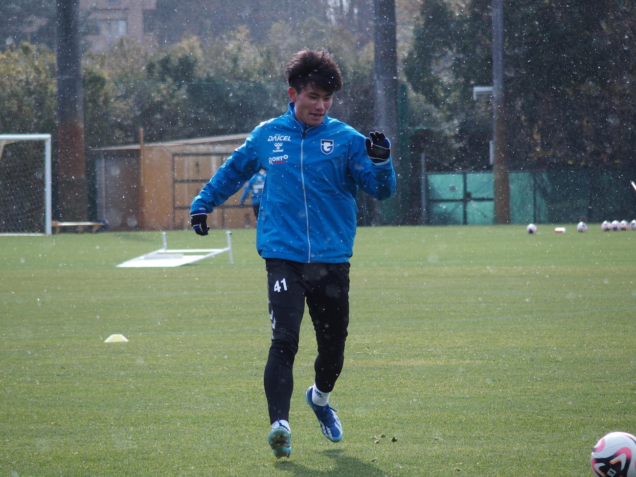 ボールを追うG大阪FW南野遥海（撮影・永田淳）